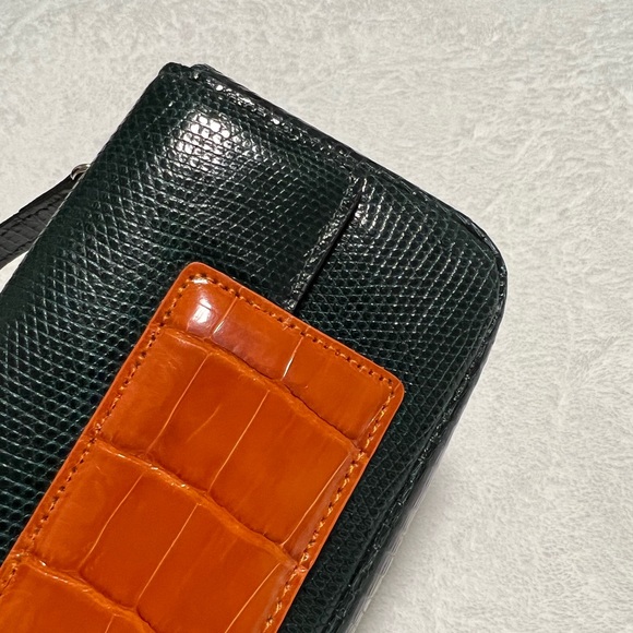 Small Wallet on a Chain - Picture 1 of 7